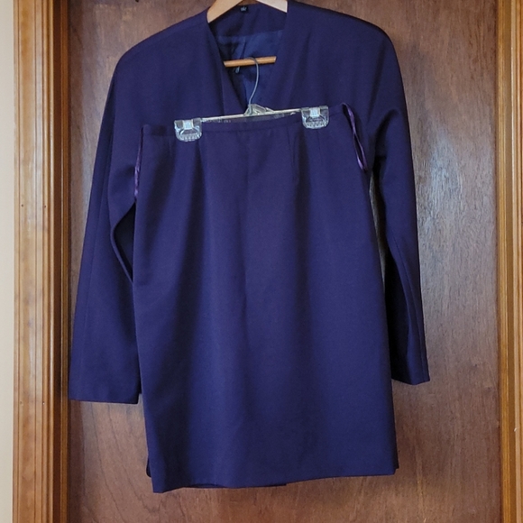 Suit - Picture 2 of 3